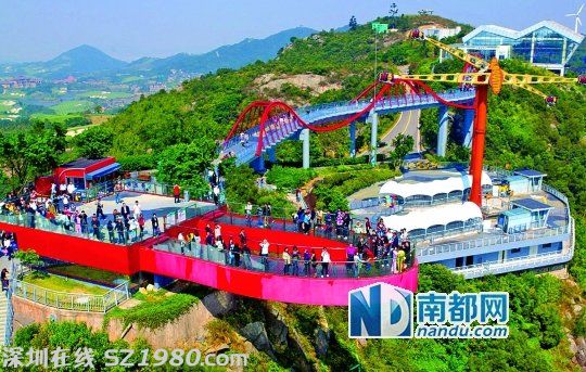 女子在<a href=http://www.32tj.com/shenzhen/ target=_blank class=infotextkey>深圳</a>東部華僑城高空景點(diǎn)墜崖身亡