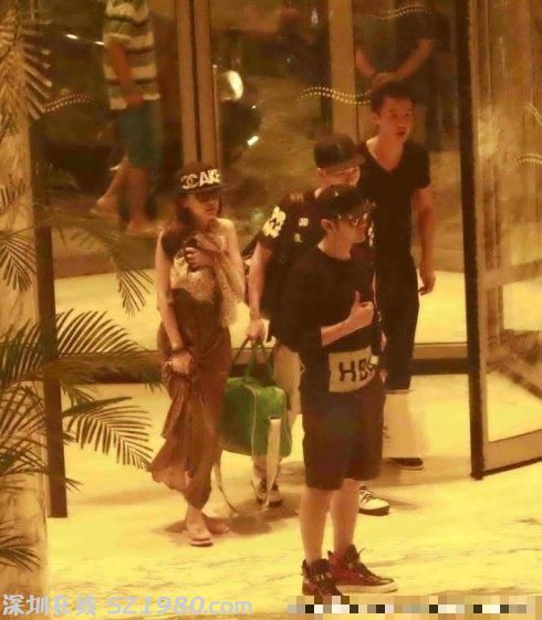 黃曉明?；ㄐ職g美艷私照不輸baby