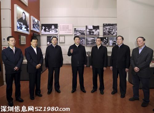 在十八大后常委的第一次集體參觀時(shí)，五人穿夾克，兩人穿西裝，穿西裝的兩人也都選擇襯衣第一?？圩映ㄩ_，不打領(lǐng)帶。