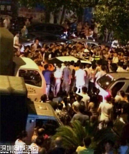 女司機(jī)撞人致死不愿下車 與路人對罵