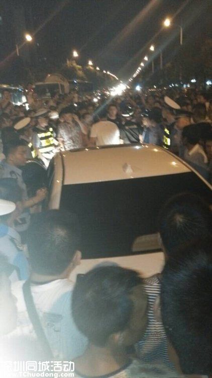 女司機(jī)撞人致死不愿下車 與路人對罵