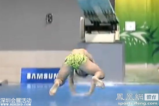 韓國跳水選手出現(xiàn)重大失誤 趴著入水得0分