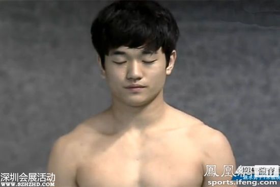韓國跳水選手出現(xiàn)重大失誤 趴著入水得0分