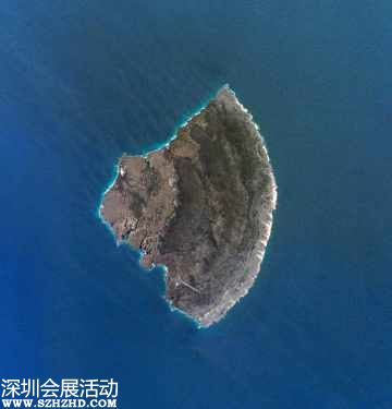 布蘭基亞島衛(wèi)星照片。小島是委內(nèi)瑞拉沿海八座海面珊瑚礁之一，適合深海和淺海潛水，也是沖浪者熱衷到訪的地方。