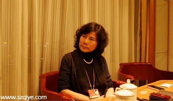 格力手機問世 董明珠：分分鐘的事 太容易了