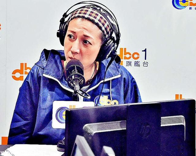 吳綺莉自責(zé)當(dāng)媽不稱(chēng)職 不會(huì)阻止女兒見(jiàn)成龍