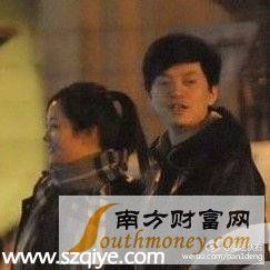 李健老婆個(gè)子高