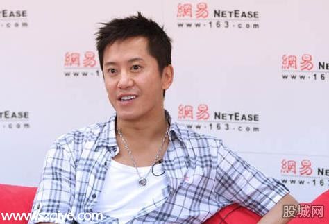毛寧早年遇刺真相 網(wǎng)傳稱是其同性戀男友 小玉 所為