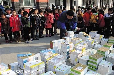 中小學教材退出國家統(tǒng)一定價 定價權下放各省