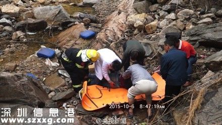 安徽霍山客車墜橋致7人死31人傷 事故原因還在調(diào)查中