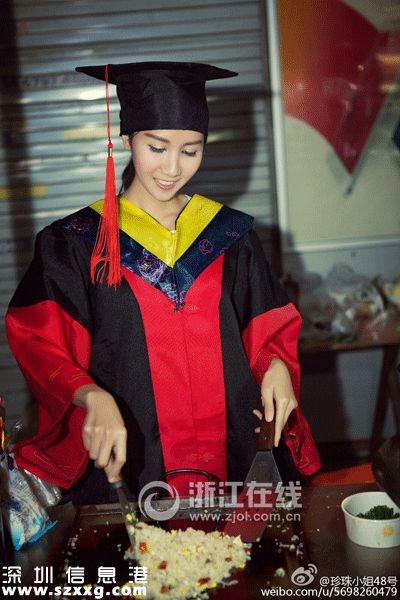 “美女博士”街頭賣炒飯引熱議 浙大回應(yīng)(組圖)
