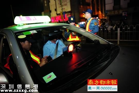 <a href=http://www.32tj.com/shenzhen/ target=_blank class=infotextkey>深圳</a>(www.32tj.com)突擊查加裝“跳表器”綠的 8輛中就有4輛