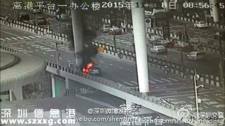 深圳(www.32tj.com)機場航站樓一車輛失控 撞交警摩托致起火