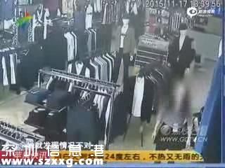 變態(tài)男闖入服裝店 脫褲露陰嚇壞店員