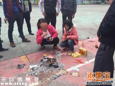 廣州小學(xué)生被校車壓死 疑在校車下?lián)鞏|西