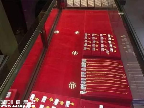 美女盜20萬元金器