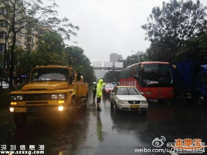 深圳暴雨為何不發(fā)布紅暴？上不上學(xué)家長很糾結(jié)