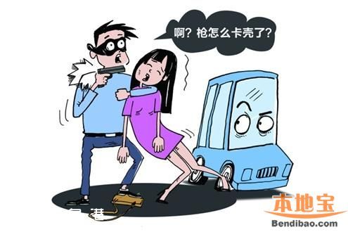 龍崗女子銀行取錢后 被男子持仿真槍搶劫