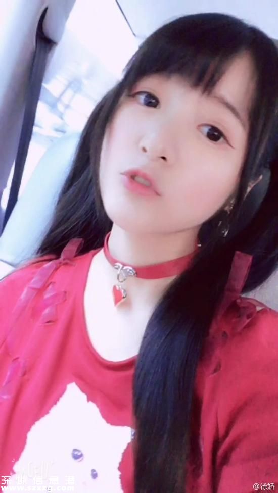 徐嬌紅裙秀美腿 青春靚麗少女氣十足