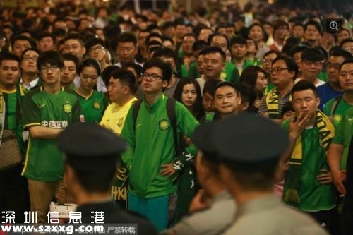 球迷圍堵俱樂部