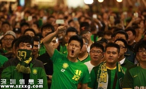 球迷圍堵俱樂部