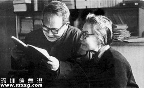 在父親的引導(dǎo)下，她開(kāi)始迷戀書里的世界，中英文的都拿來(lái)啃，讀書迅速成為她最大的愛(ài)好。一次父親問(wèn)她：“阿季，三天不讓你看書，你怎么樣？”她說(shuō)：“不好過(guò)。”“一星期不讓你看呢？”她答：“一星期都白活了。”1932年初，東吳大學(xué)因?qū)W潮停課，21歲的楊絳與朋友一起北上，當(dāng)時(shí)大家都考上了燕京大學(xué)，準(zhǔn)備一起入學(xué)。但楊絳臨時(shí)變卦，毅然去了清華當(dāng)借讀生。母親后來(lái)打趣說(shuō)：“阿季的腳下拴著月下老人的紅絲呢，所以心心念念只想考清華。”