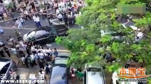 廈門路虎猛撞捷豹 旁邊觀眾竟都拍手叫好(視頻)