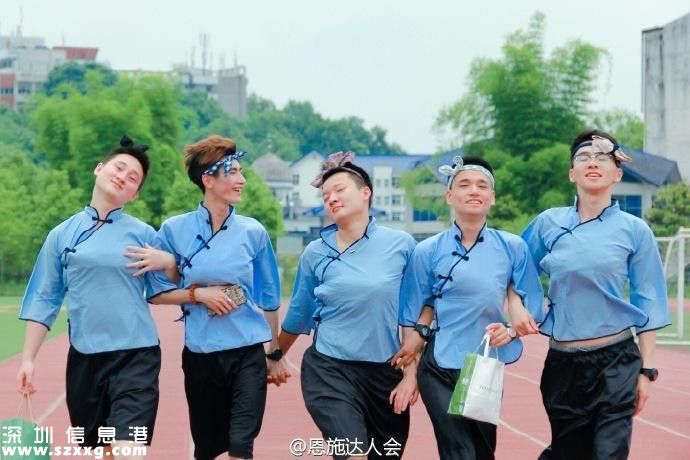 男生扮女裝畢業(yè)照
