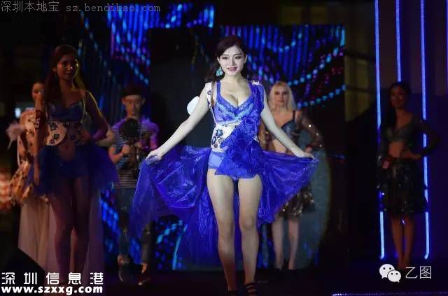 胸模大賽辣媽奪冠 領2歲孩子亮相(圖)