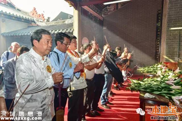 世界黃氏宗親聚集深圳下沙村 萬人吃大盆菜