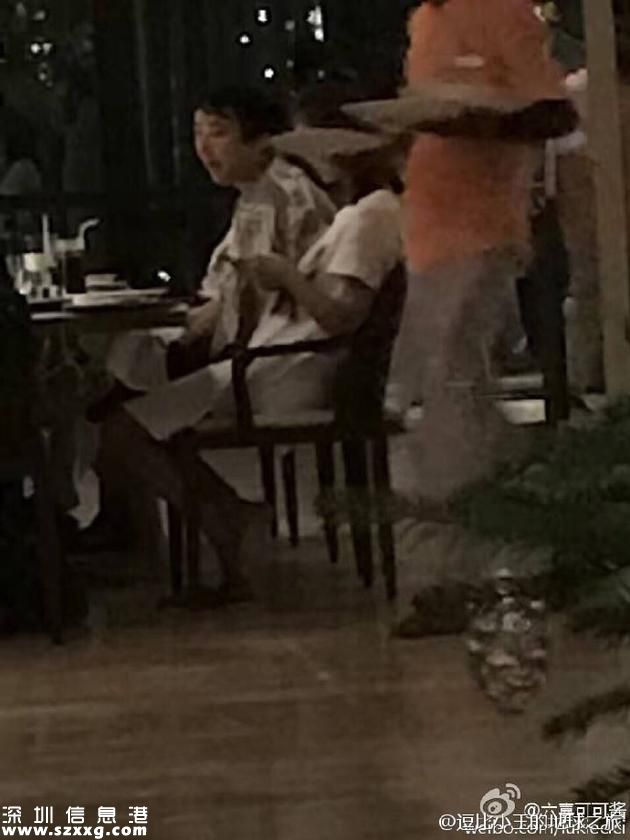 王思聰與神秘女共享晚餐