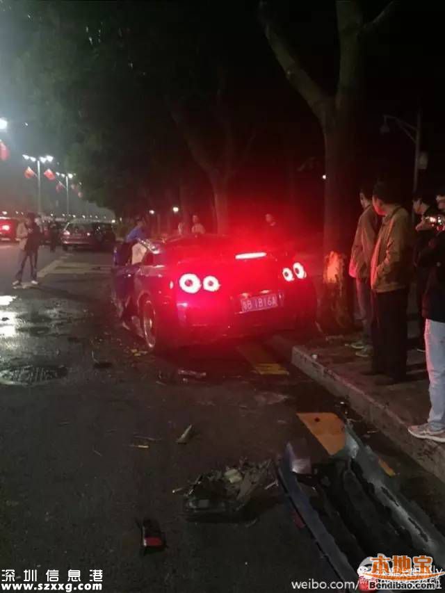 深圳百萬(wàn)跑車(chē)撞成廢鐵 司機(jī)回家睡覺(jué)