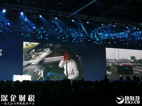 逆天！李彥宏乘坐百度無(wú)人車(chē)上路 主駕駛空無(wú)一人