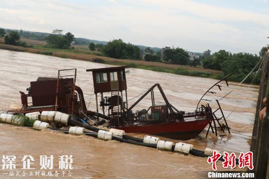 圖為采取方案沉船護(hù)橋。　龐健港攝