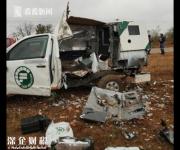 運鈔車被劫匪炸開 劫匪將押運員拽帶到安全地帶后炸爛